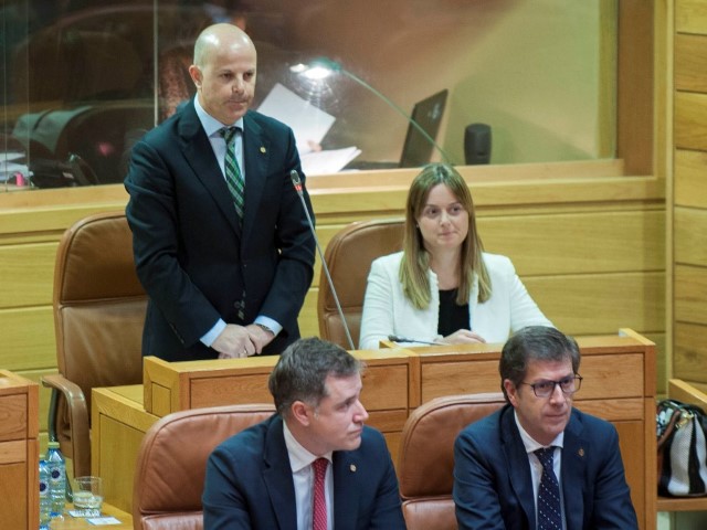Cinco novos deputados e deputadas toman posesión no Parlamento de Galicia